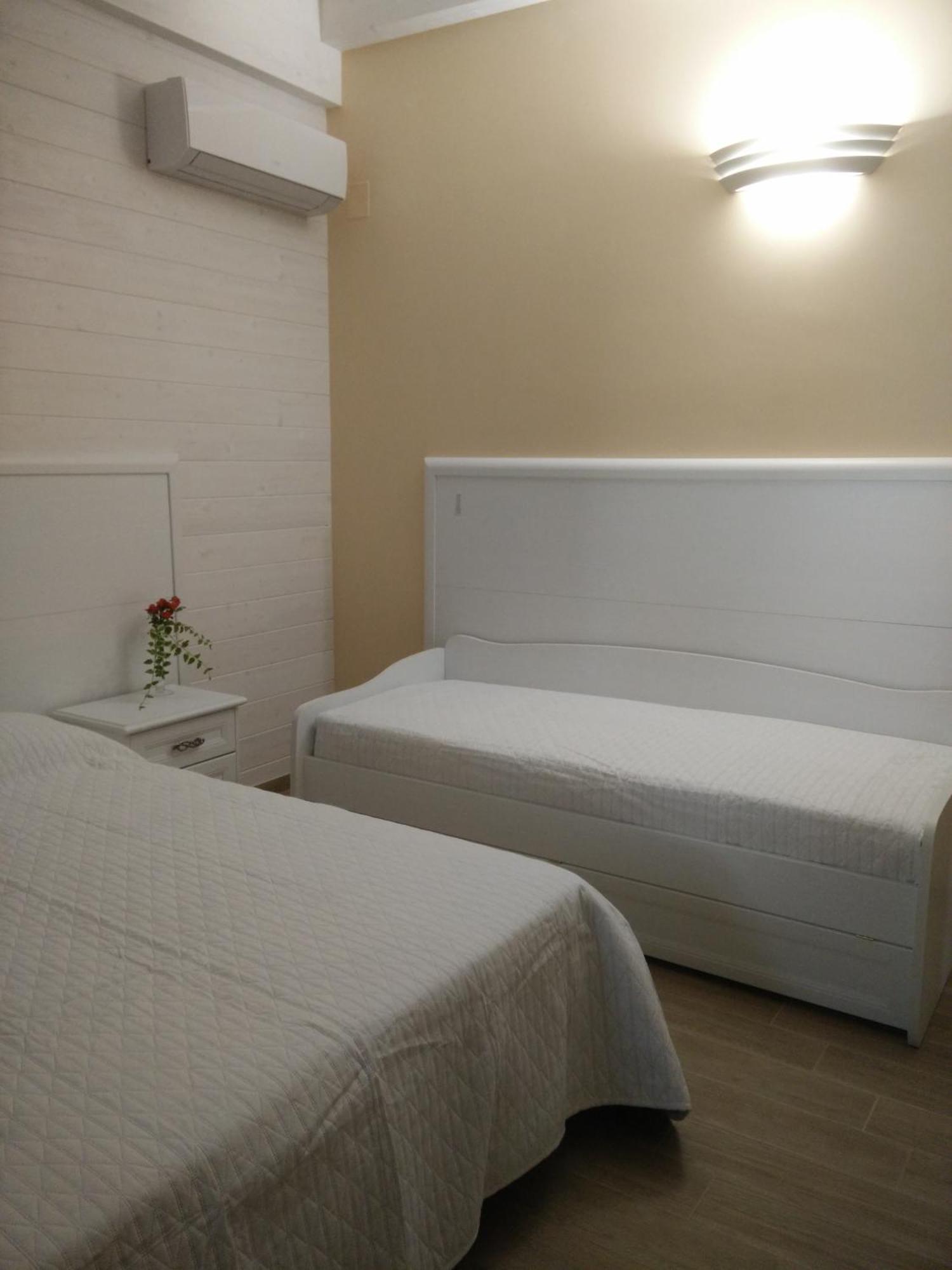 Bed and Breakfast Le Camelie Marina di Ginosa Habitación foto